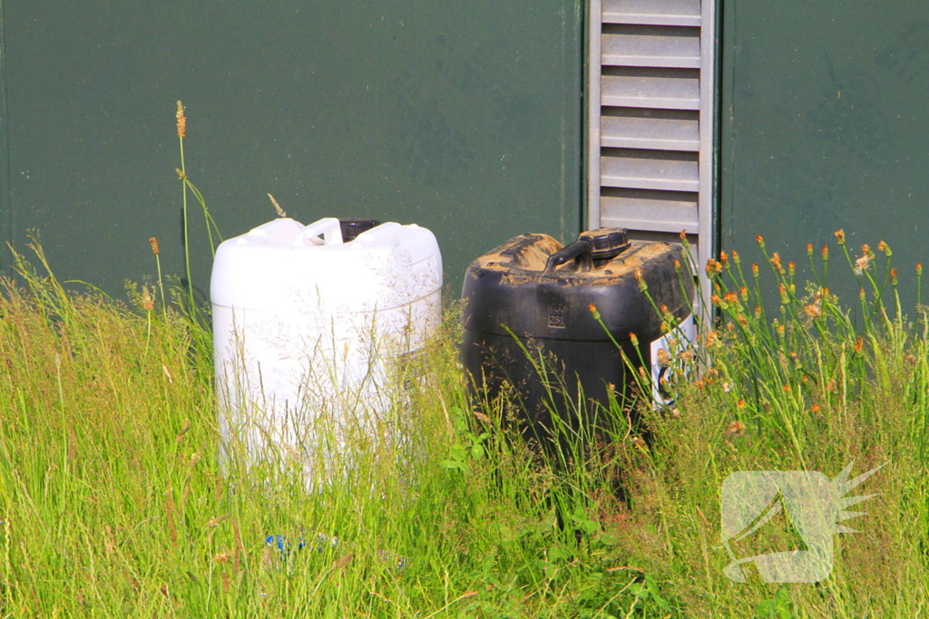 Vaatjes met onbekende inhoud aangetroffen