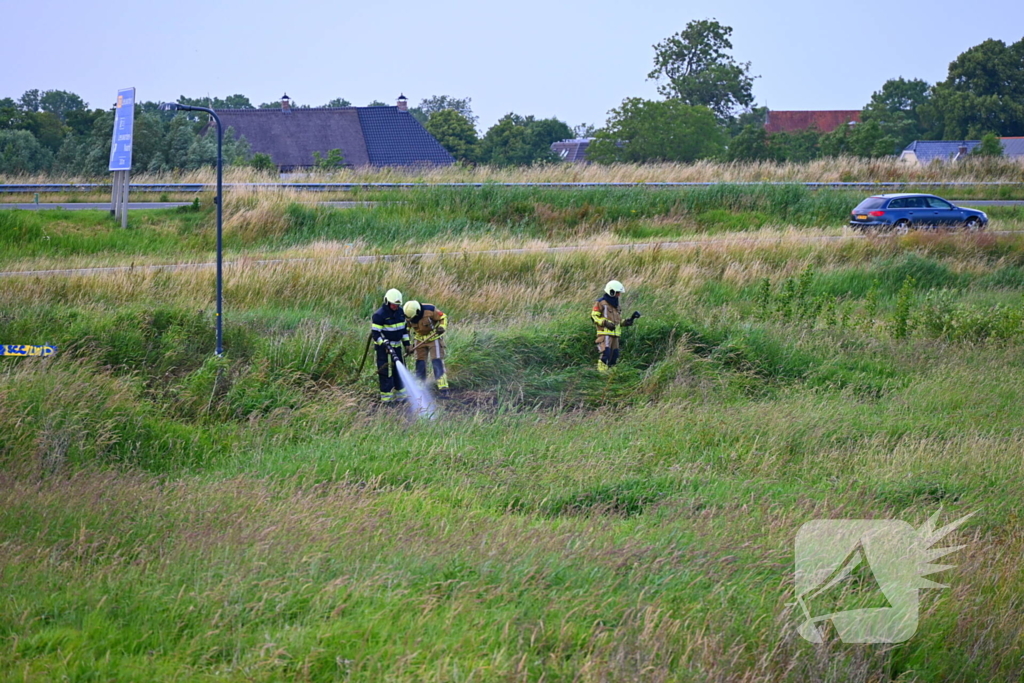 Bermbrand op carpoolplaats snel onder controle