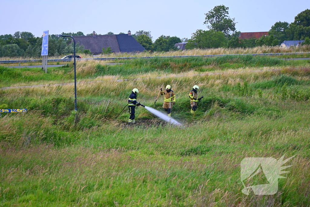Bermbrand op carpoolplaats snel onder controle