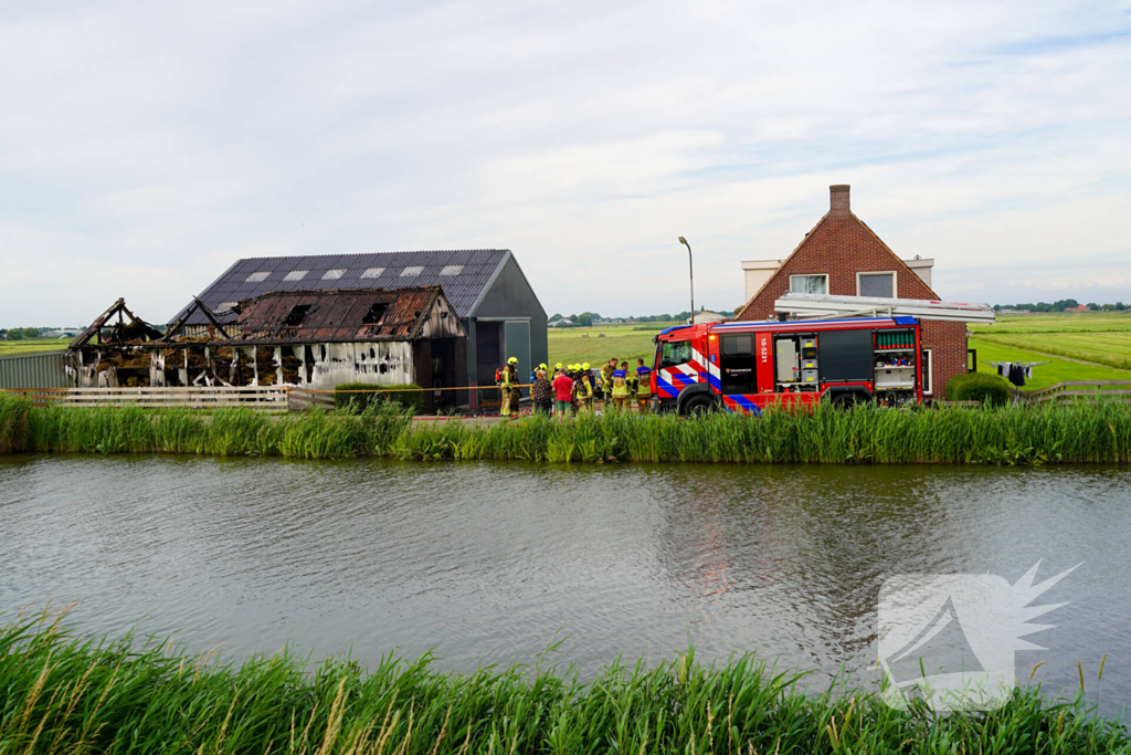 Schuur met lammeren vat vlam