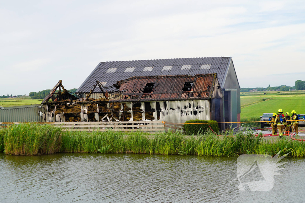 Schuur met lammeren vat vlam