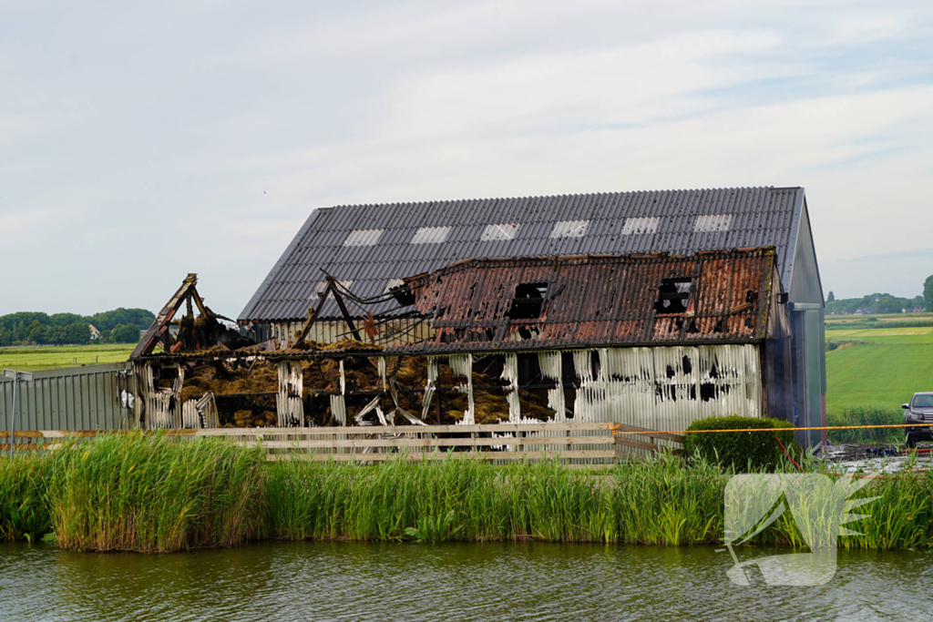Schuur met lammeren vat vlam