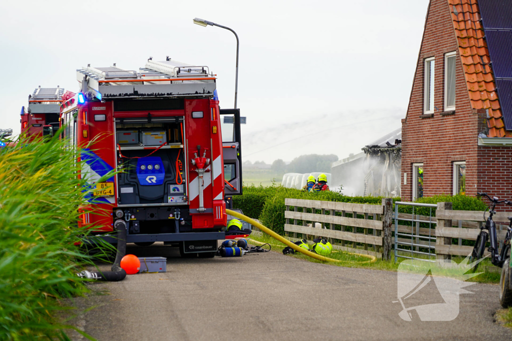 Schuur met lammeren vat vlam