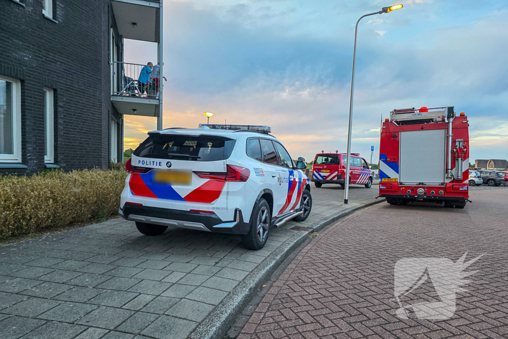 Stuurloze boot op het water, brandweer opgeroepen