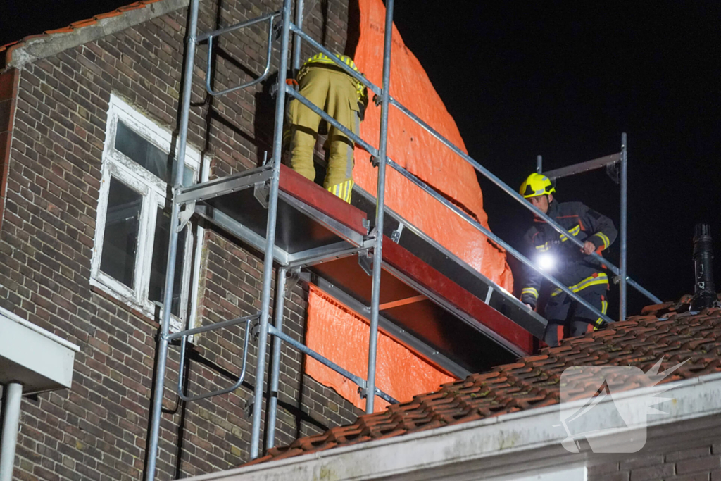 Brandweer verwijdert steigerplank
