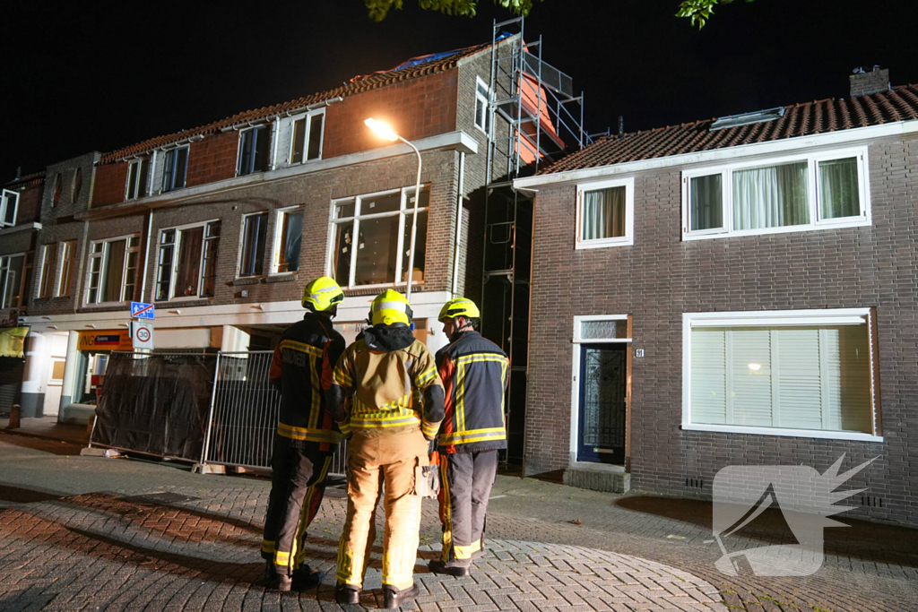 Brandweer verwijdert steigerplank