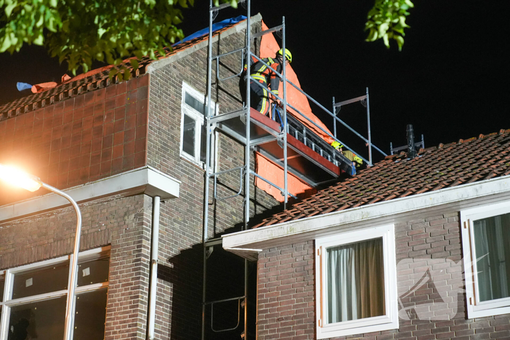 Brandweer verwijdert steigerplank