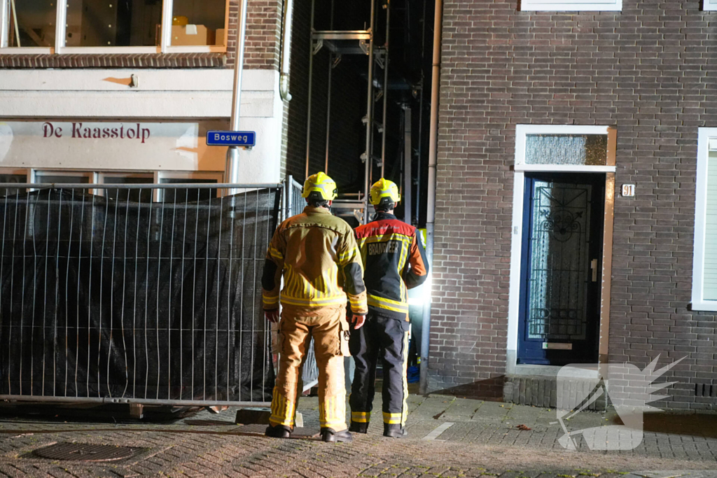 Brandweer verwijdert steigerplank