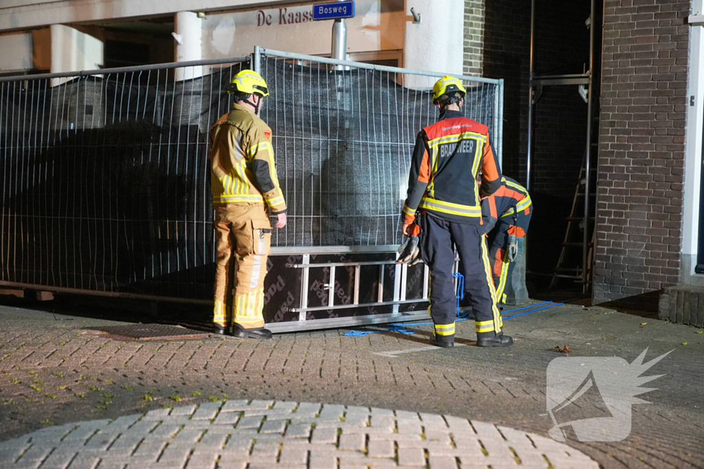 Brandweer verwijdert steigerplank