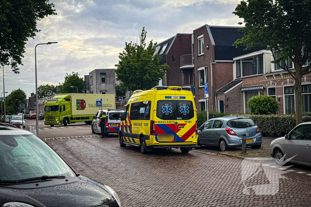Traumahelikopter landt op parkeerplaats voor medisch incident