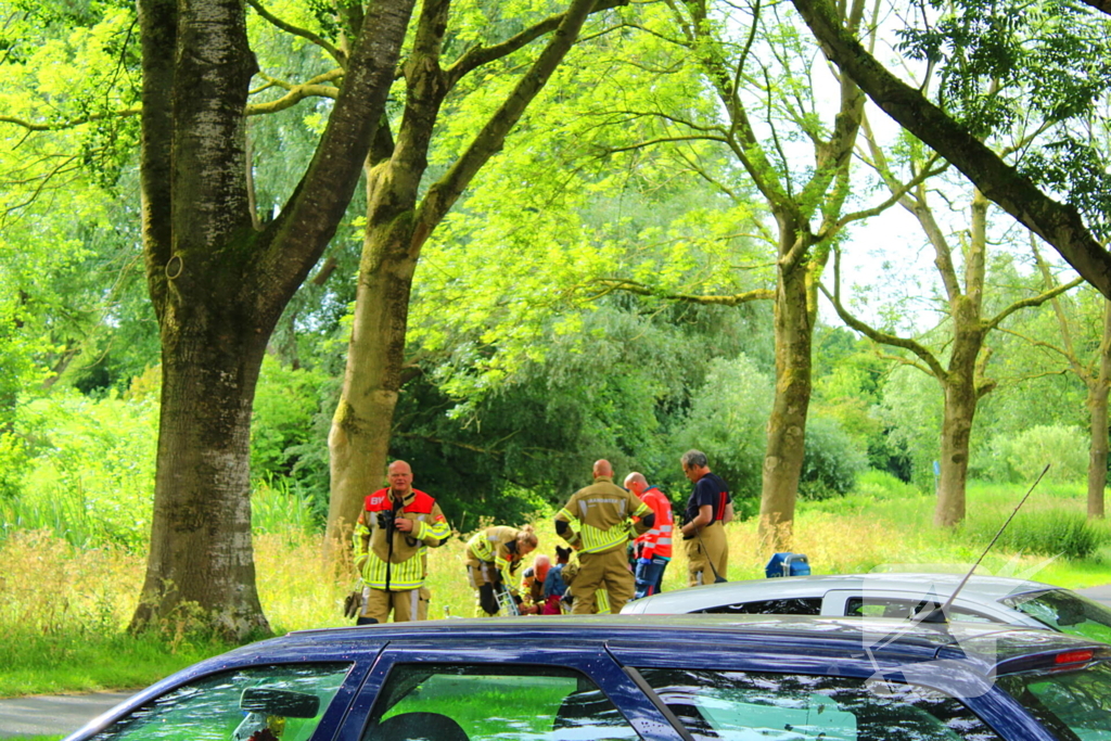 Brandweer bevrijdt vastzittende fietser