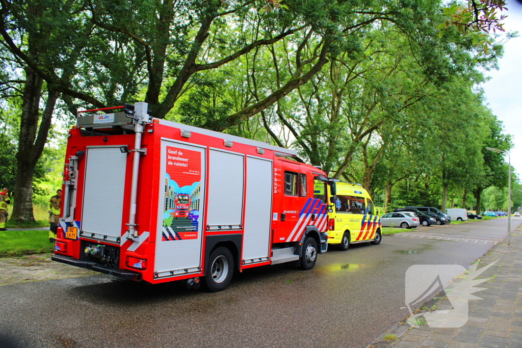 Brandweer bevrijdt vastzittende fietser