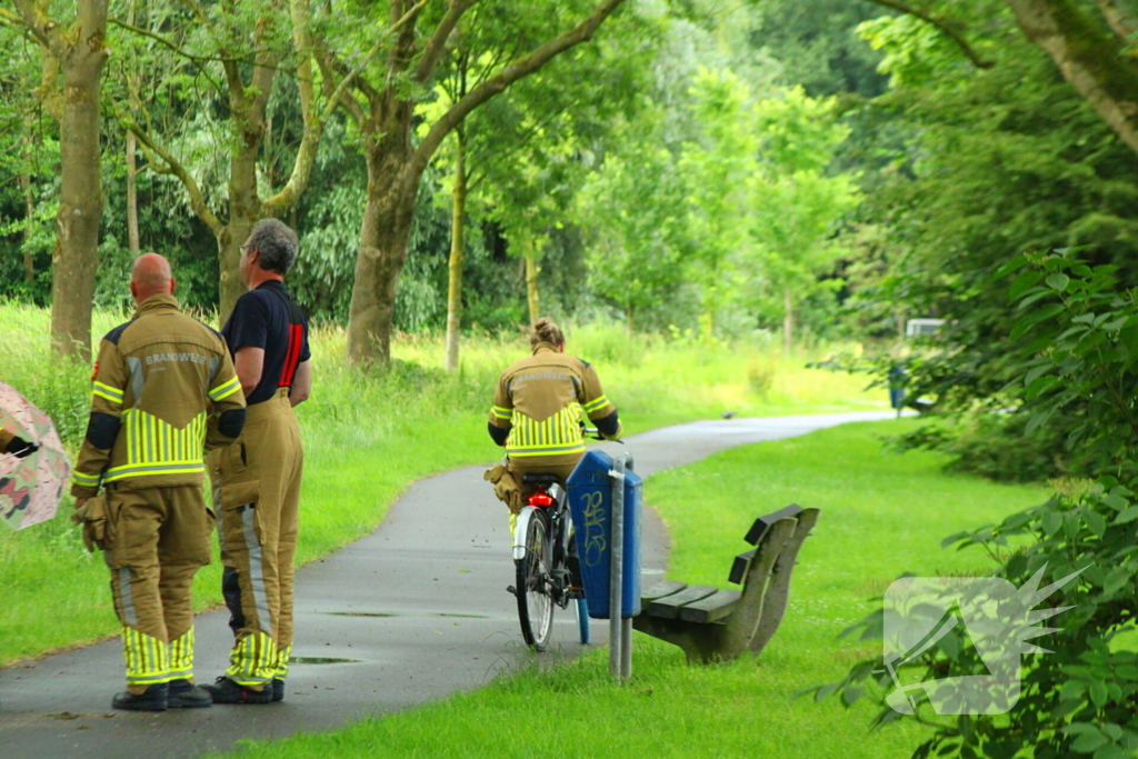 Brandweer bevrijdt vastzittende fietser