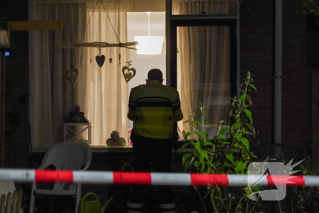 Kogelgat zichtbaar in raam na schietpartij