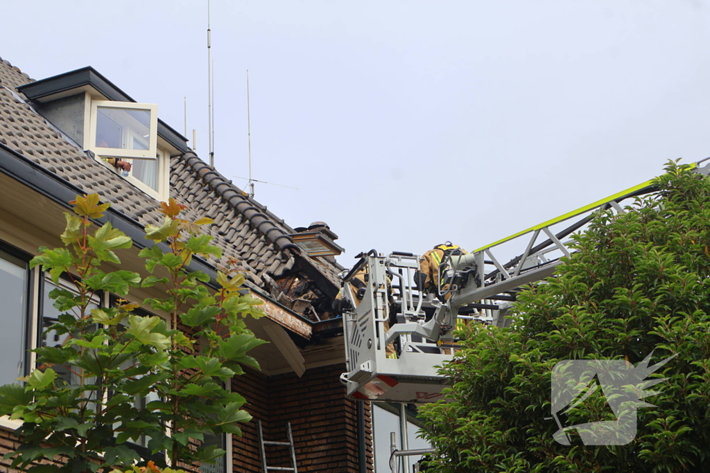 Sloopwerkzaamheden bij brand in dak