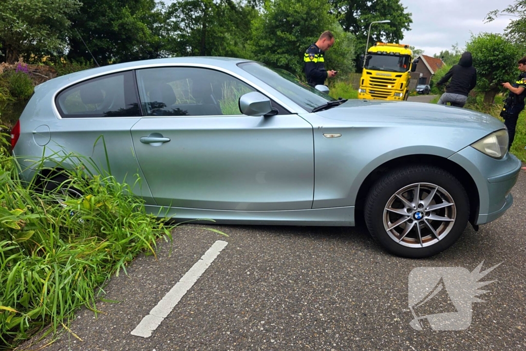 BMW bijna in water door fileontwijking