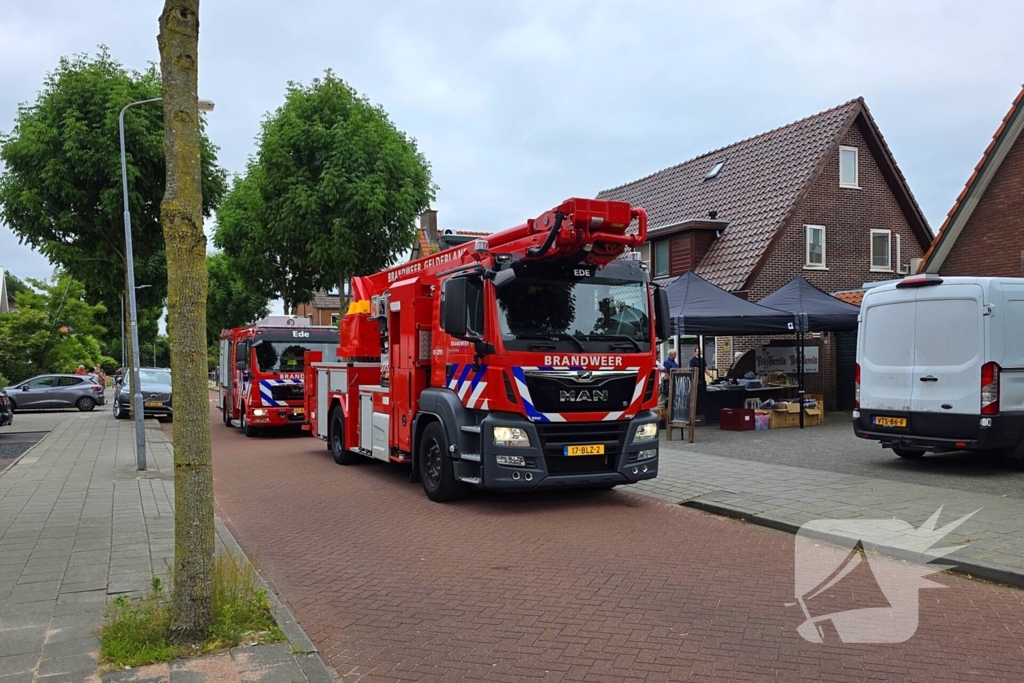 Brand op dak van winkel veroorzaakt schade