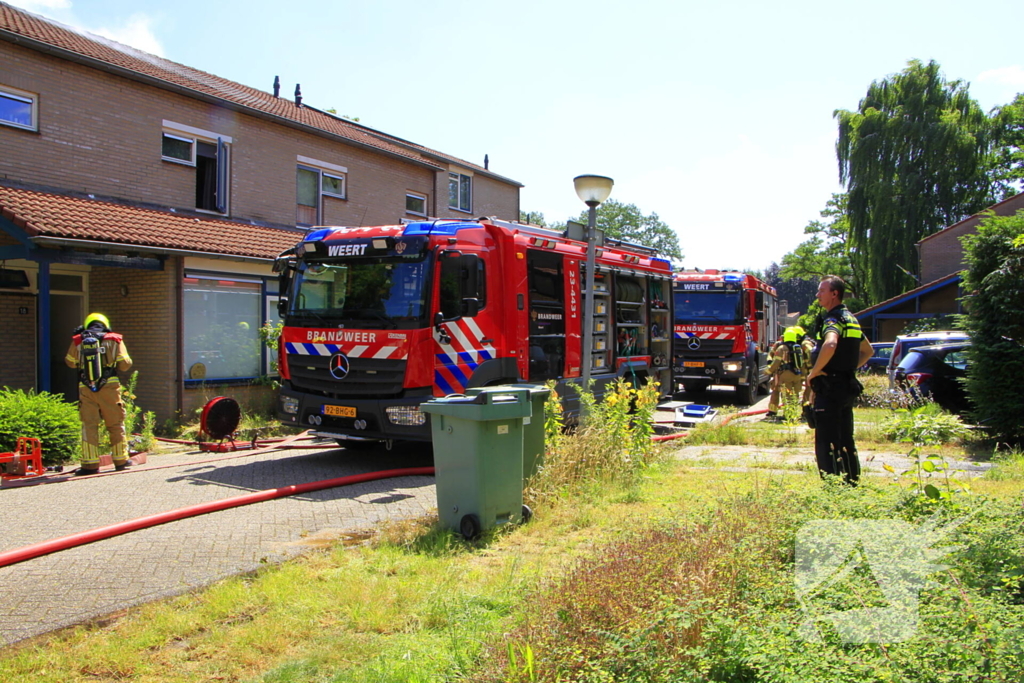 Grote uitslaande brand in woning