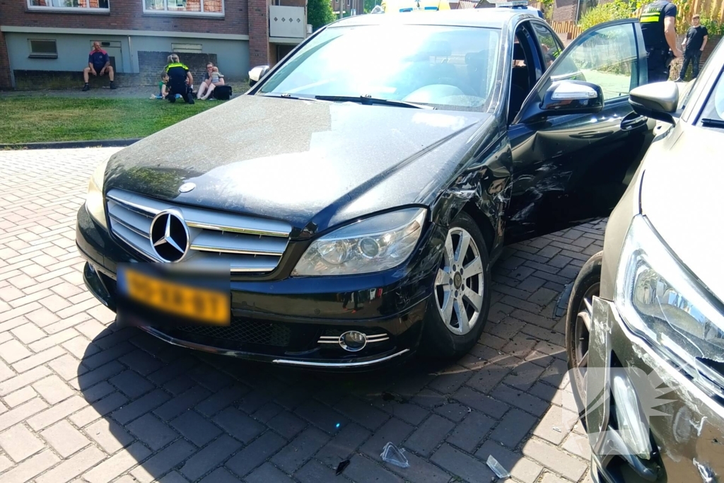 Twee voertuigen betrokken bij aanrijding op bekende kruising