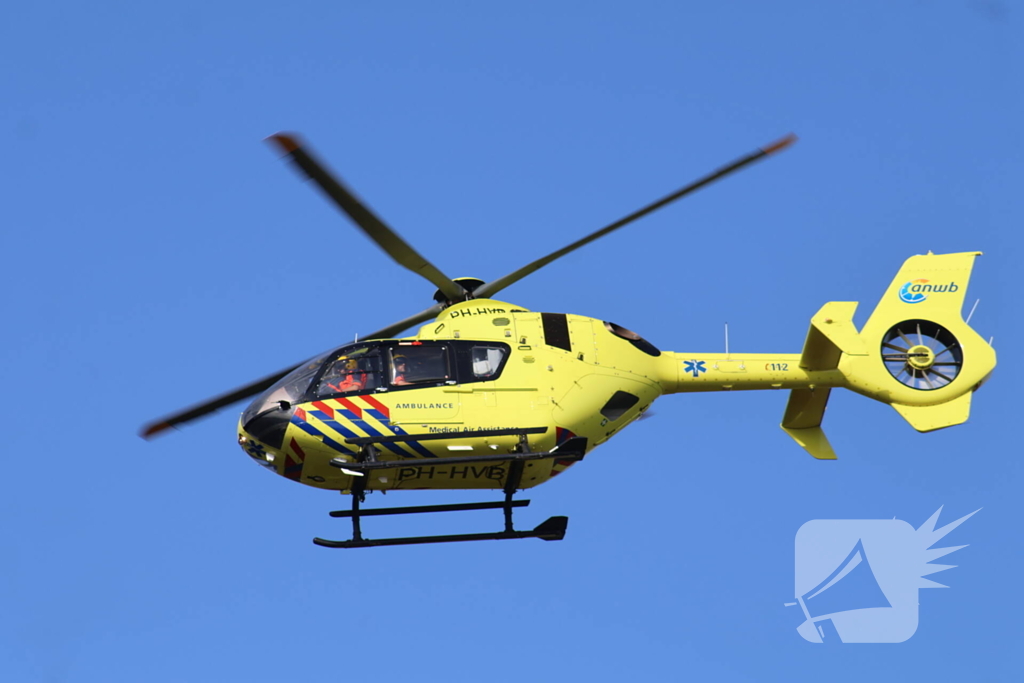 Persoon zwaargewond bij ongeval in weiland