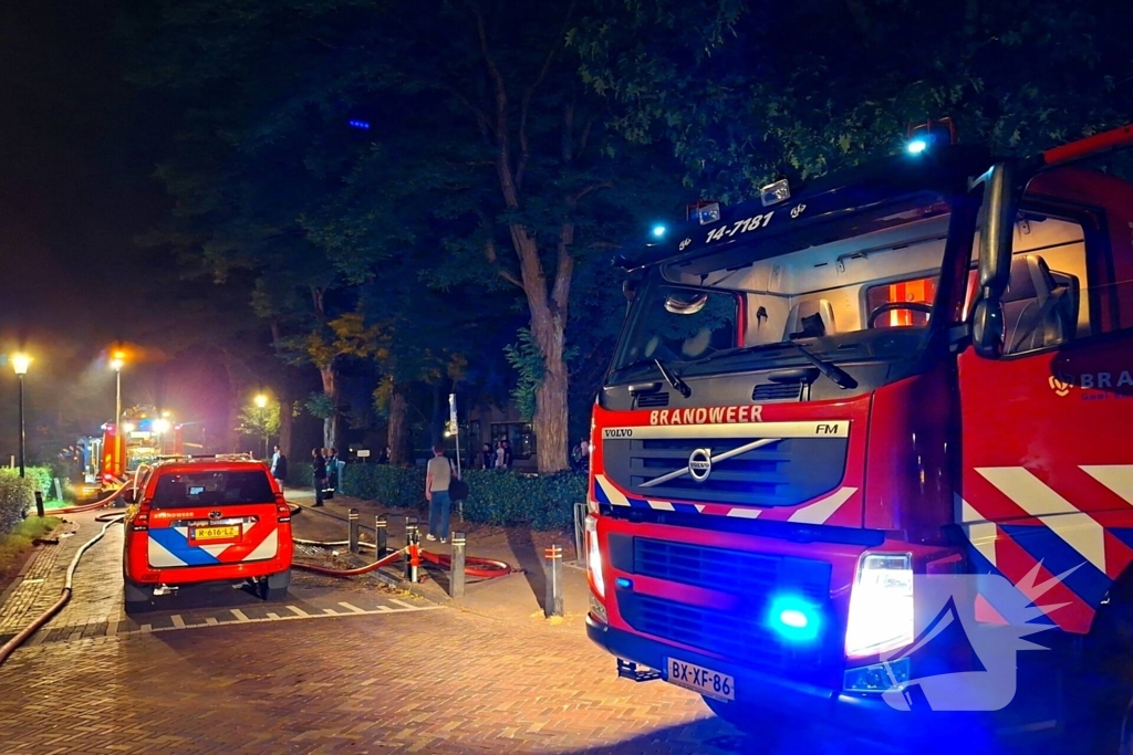Grote brand in schuur achter woonhuis