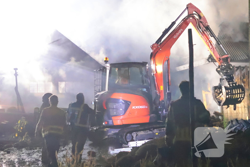Grote brand in schuur achter woonhuis