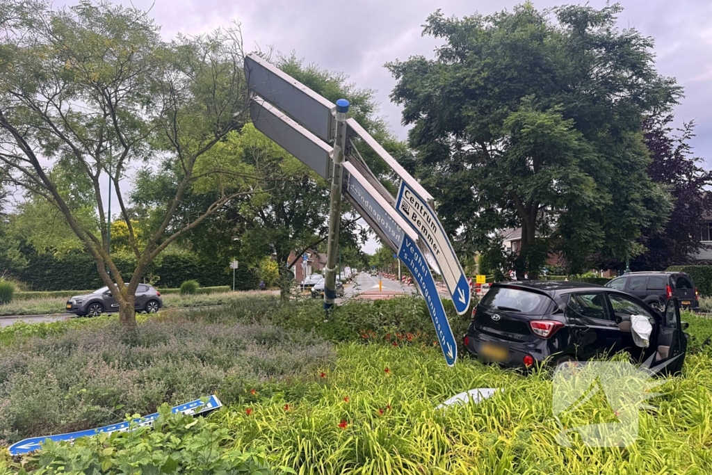 Oud echtpaar gewond bij ongeval op rotonde