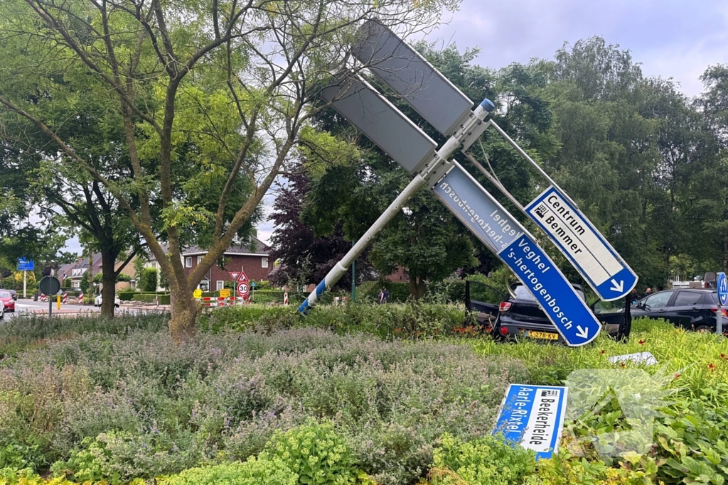 Oud echtpaar gewond bij ongeval op rotonde