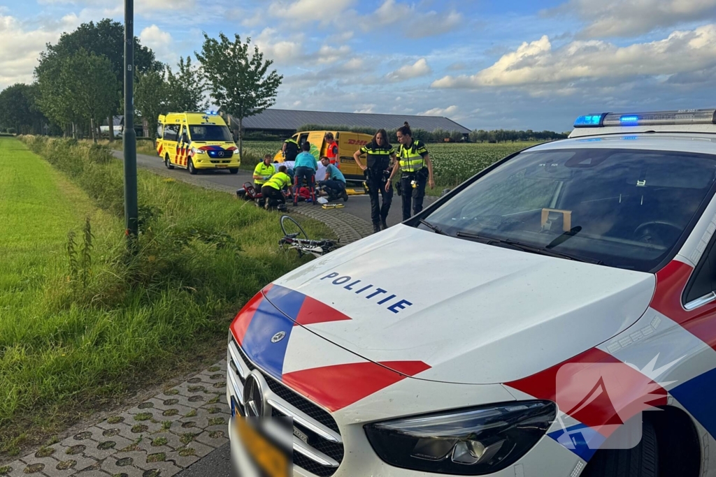 Wielrenner ernstig gewond bij aanrijding met pakketbezorger