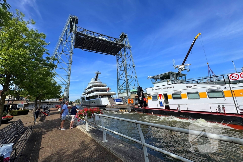 Luxe jacht trekt aandacht