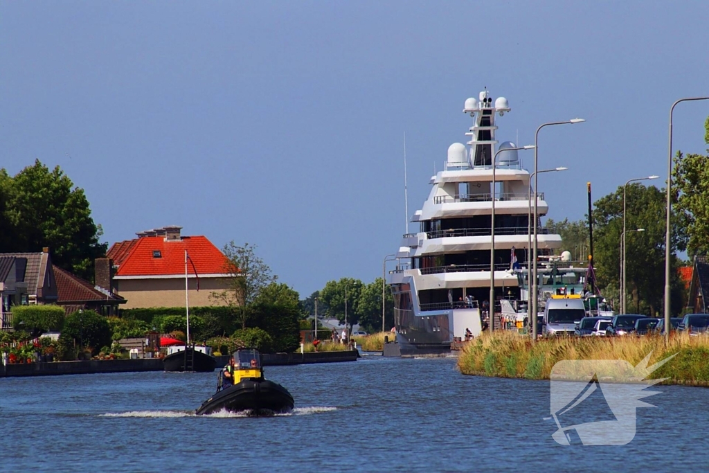 Luxe jacht trekt aandacht