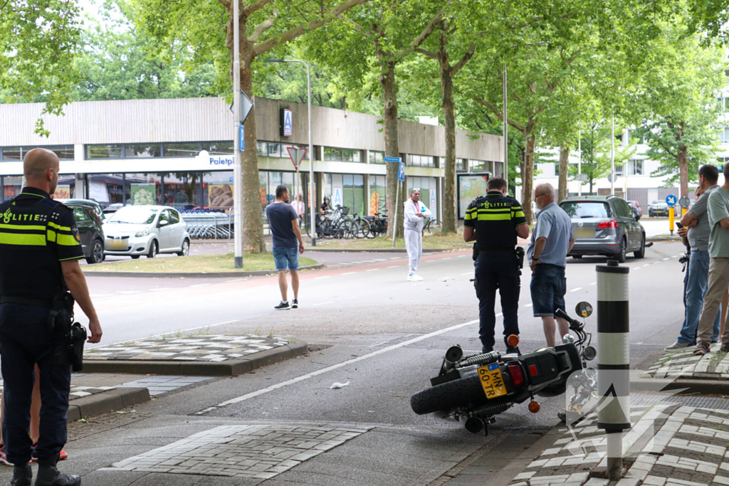 Motorrijder gewond na aanrijding met auto