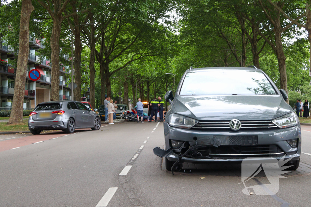 Motorrijder gewond na aanrijding met auto