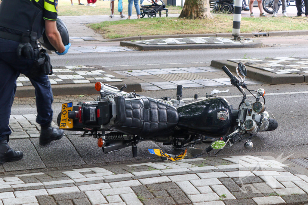 Motorrijder gewond na aanrijding met auto