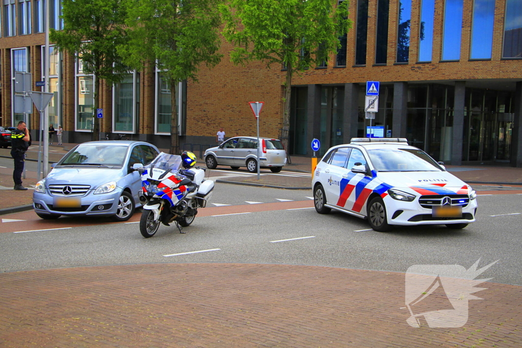 Fietser gewond na botsing met auto