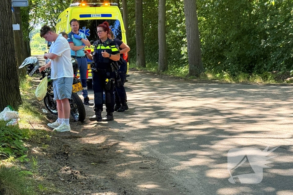 Fietser gewond na aanrijding met motorrijder zonder rijbewijs