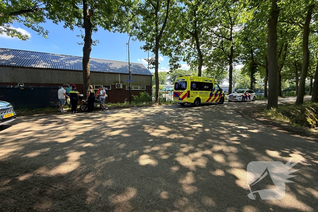 Fietser gewond na aanrijding met motorrijder zonder rijbewijs