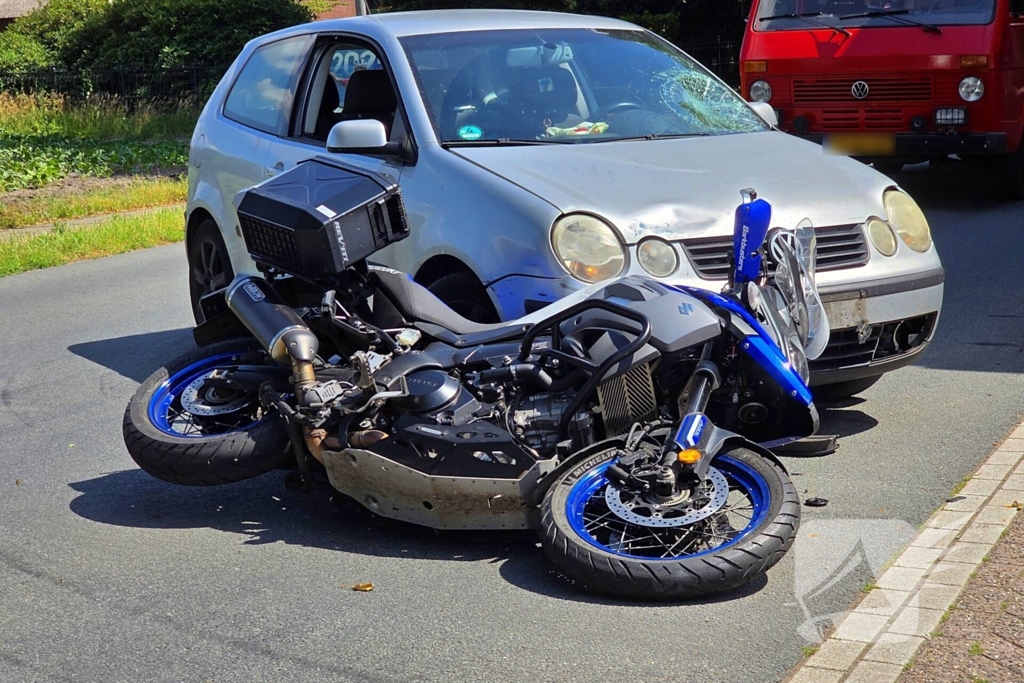 Motorrijder gewond bij aanrijding met automobilist