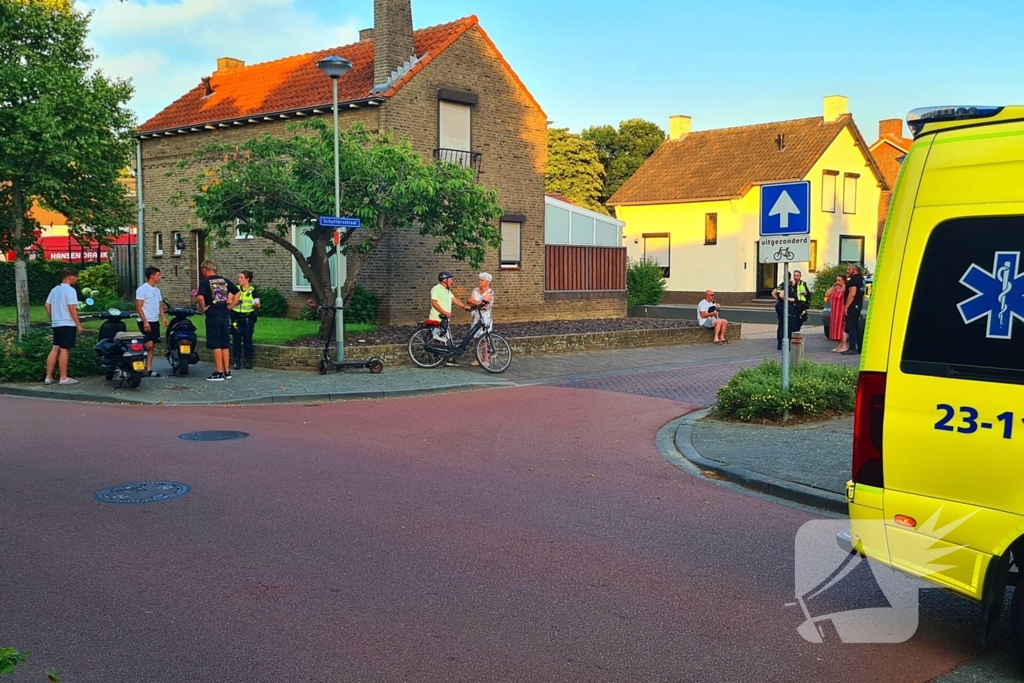 Scooterrijder gewond bij aanrijding met automobilist, die door rijdt