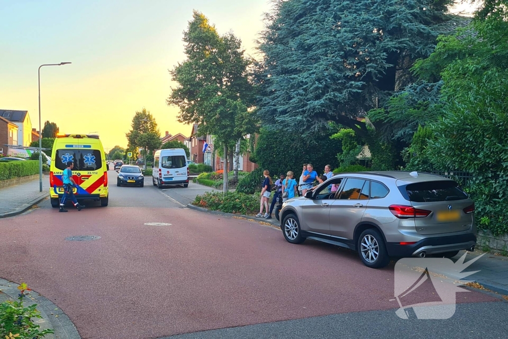 Scooterrijder gewond bij aanrijding met automobilist, die door rijdt