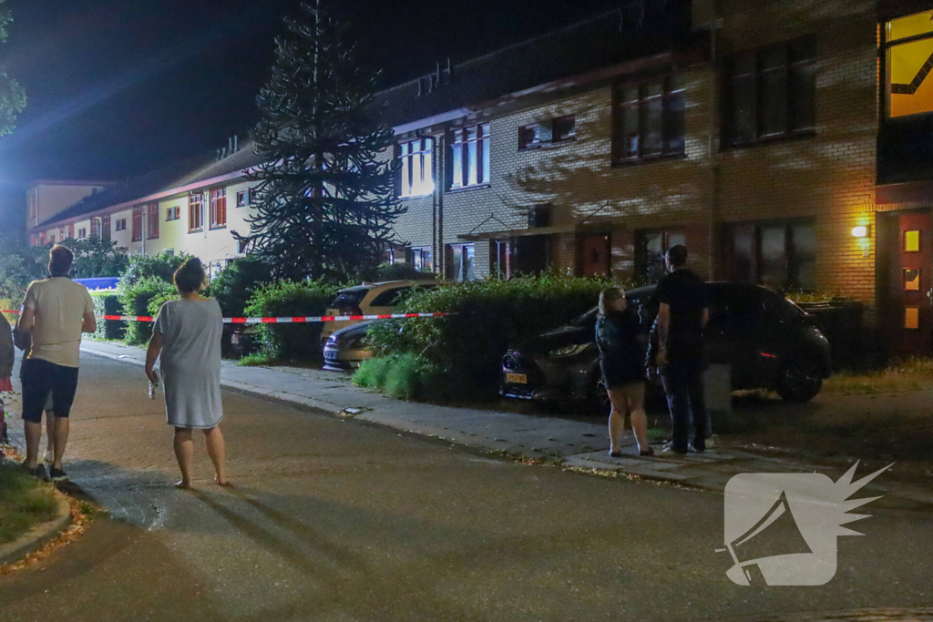 Explosie leidt tot brand in woning