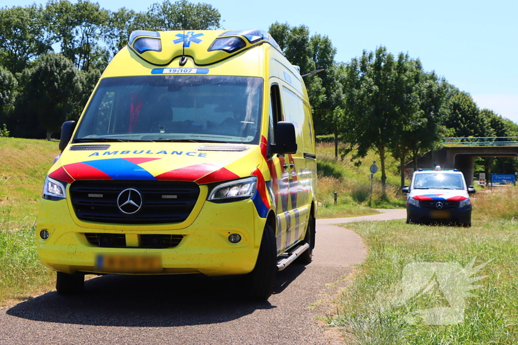 Fietser naar ziekenhuis na val