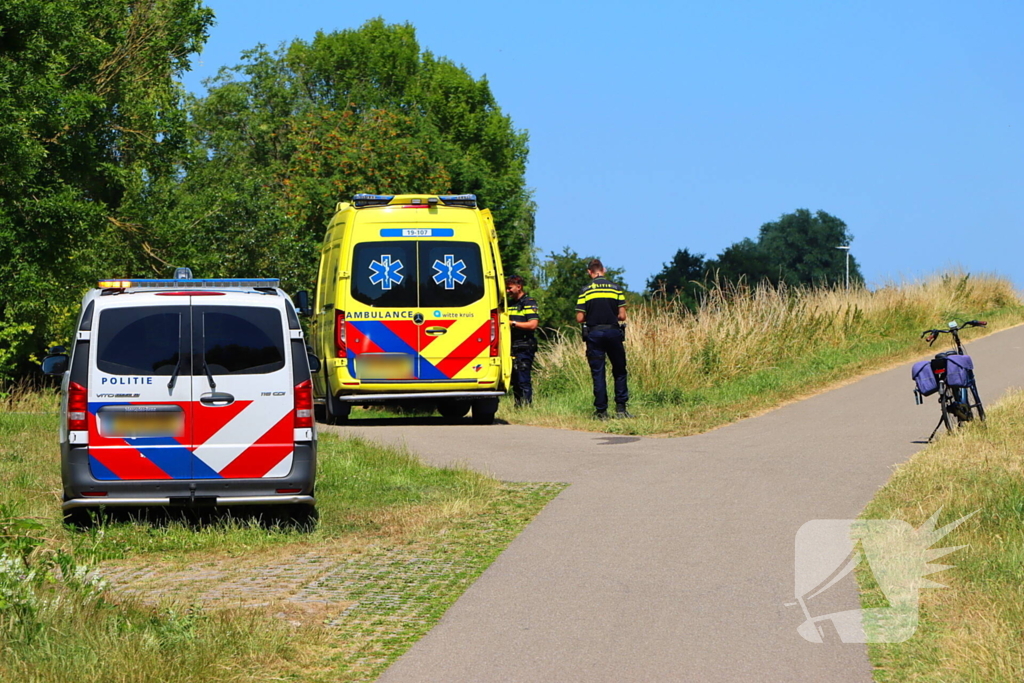 Fietser naar ziekenhuis na val