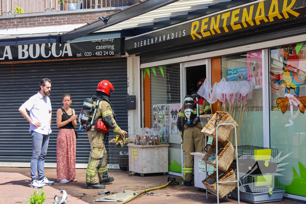 Brand in dierenwinkel snel geblust