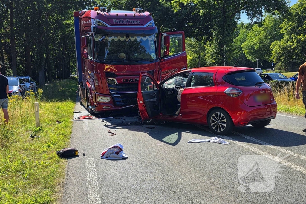 Traumahelikopter ingezet na botsing