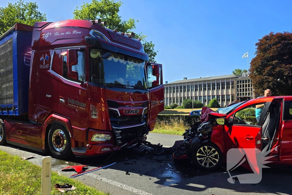 Traumahelikopter ingezet na botsing