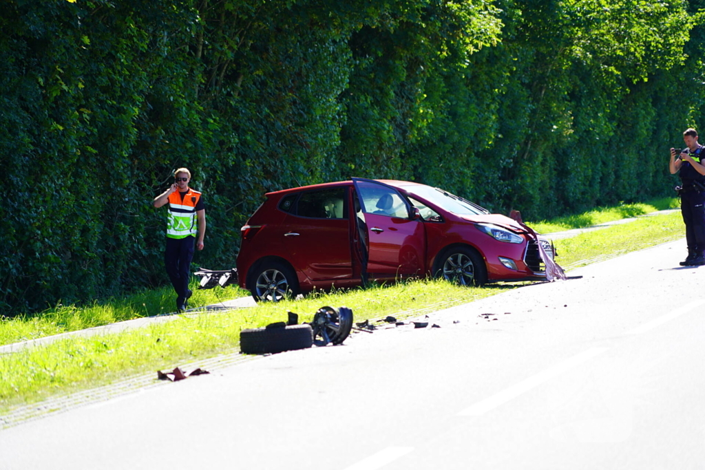 Voertuigen zwaar beschadigd na aanrijding