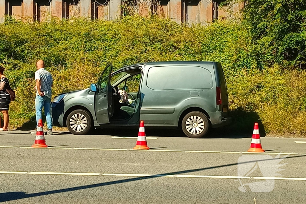 Botsing met letsel tussen drie voertuigen