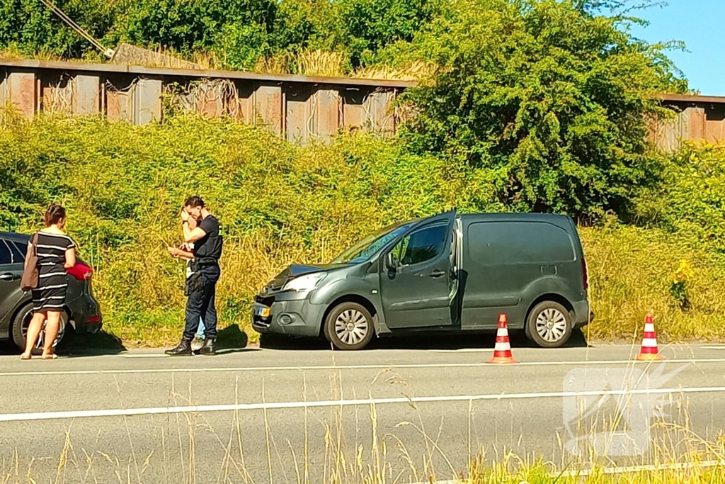 Botsing met letsel tussen drie voertuigen