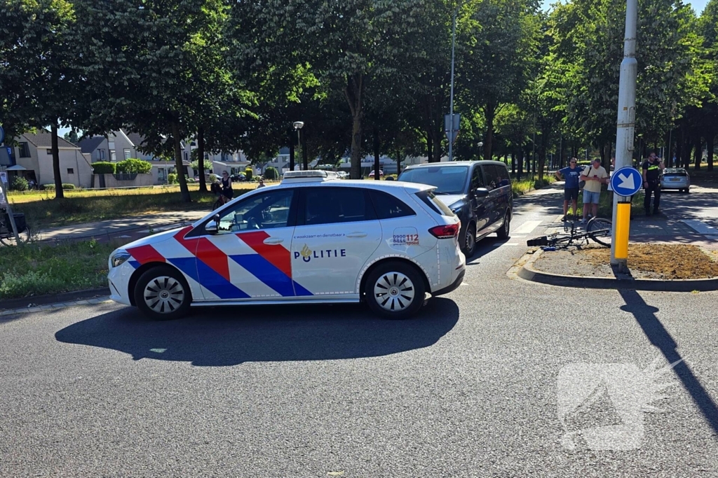 Fietser gewond bij aanrijding met taxibus